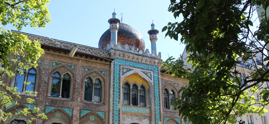 Vor Karl Mayreder 1888 errichtet: Die Zacherlfabrik, sie erinnert im Baustil an eine Moschee Vor Karl Mayreder 1888 errichtet: Die Zacherlfabrik, sie erinnert im Baustil an eine Moschee
